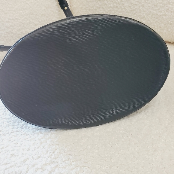Black Epi Louis Vuitton Purse - Picture 9 of 17
